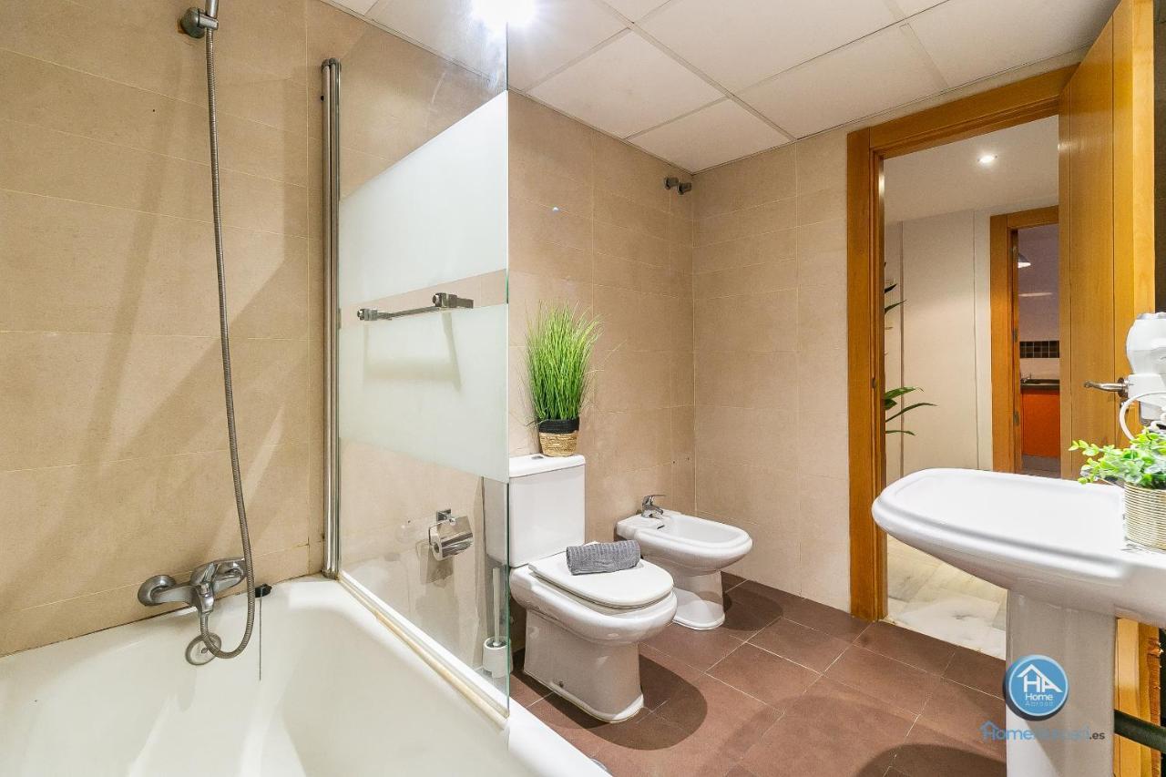 Malaga Boutique Stay - Carlos Haya Area With Parking Buitenkant foto